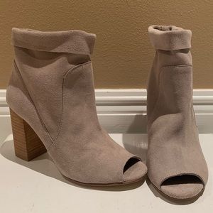 Chinese Laundry heeled booties. Never worn. SIZE 6. Heel height: 3.5 inch